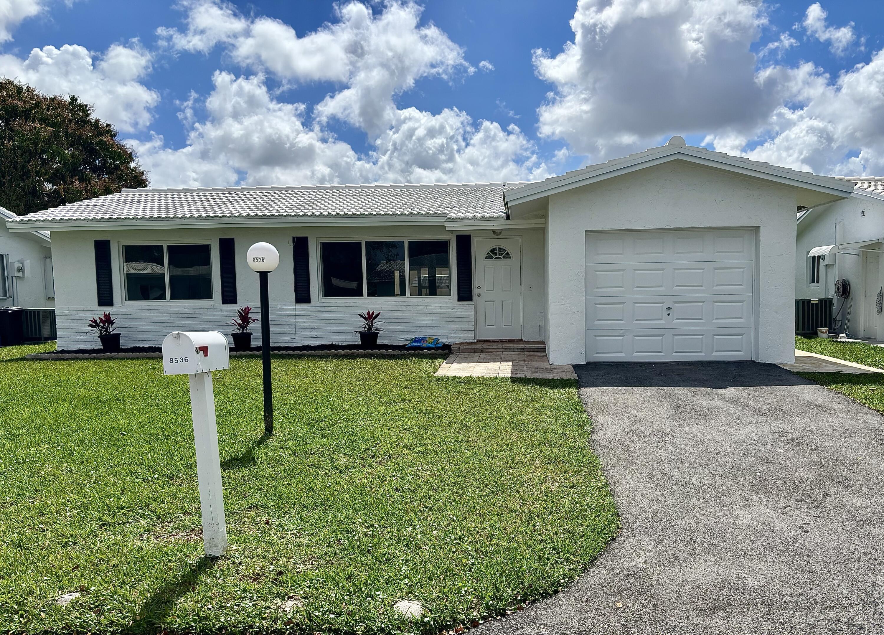 Listing photo 3 for 8536 NW 12th Court, Plantation, FL, 33322
