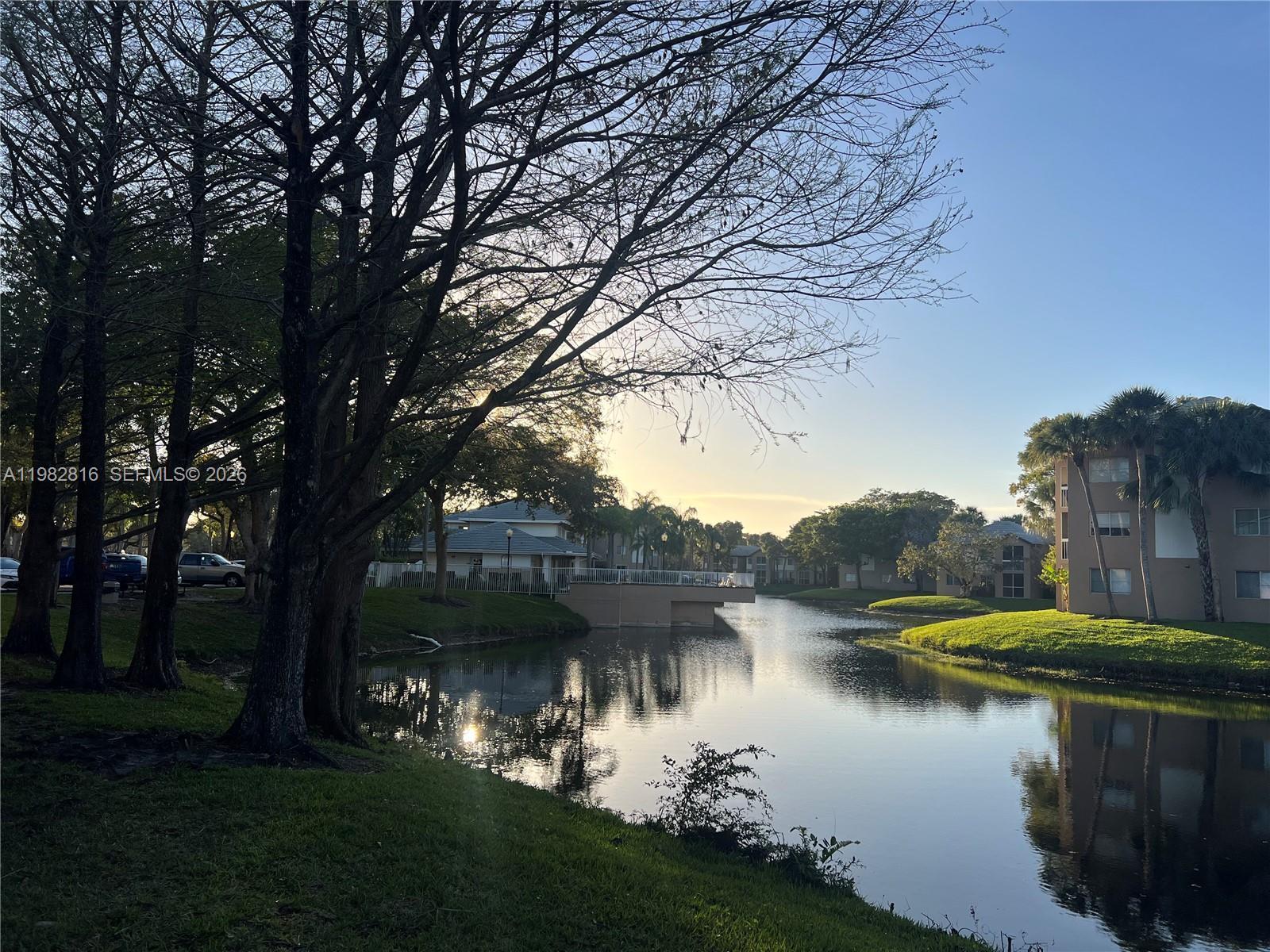Listing photo 3 for 9777 Westview Dr Unit#1128, Coral Springs, FL, 33076