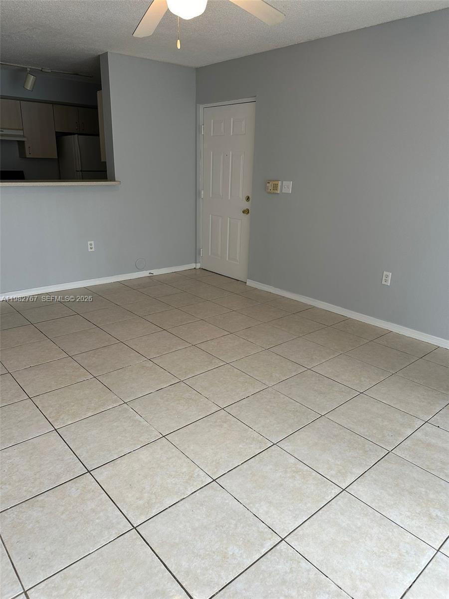Listing photo 2 for 655 SW 111th Way Unit#105, Pembroke Pines, FL, 33025