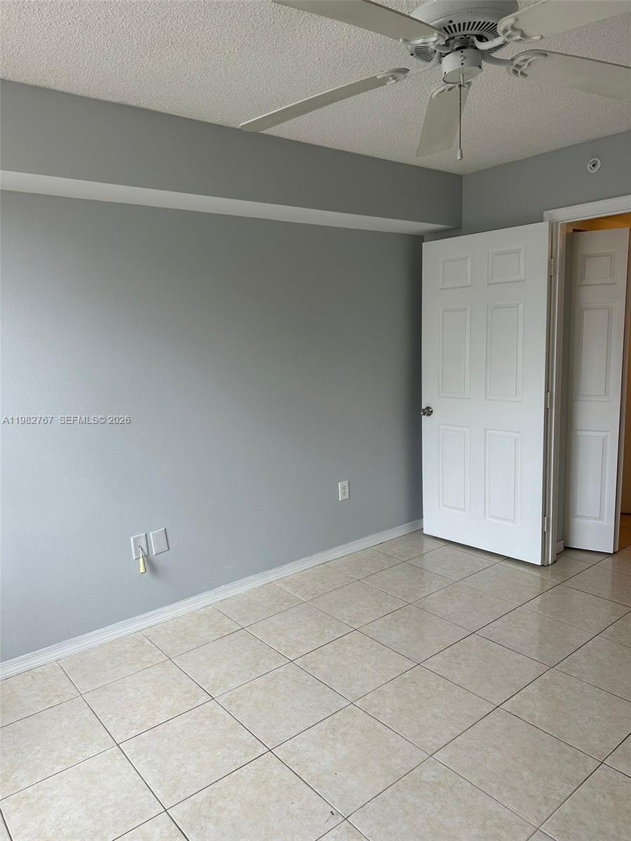 Listing photo 3 for 655 SW 111th Way Unit#105, Pembroke Pines, FL, 33025