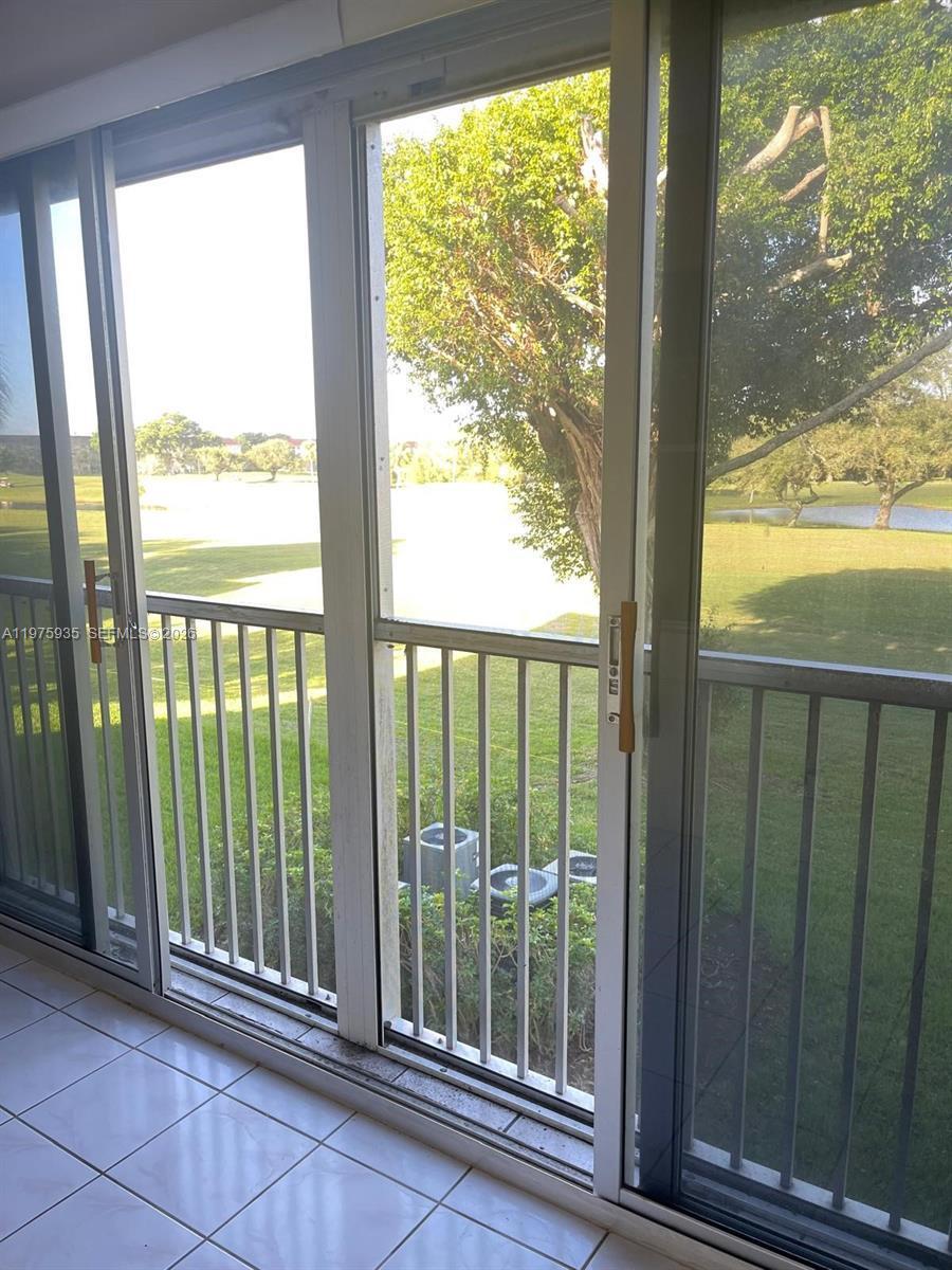 Listing photo 3 for 1110 SW 125th Ave Unit#202M, Pembroke Pines, FL, 33027