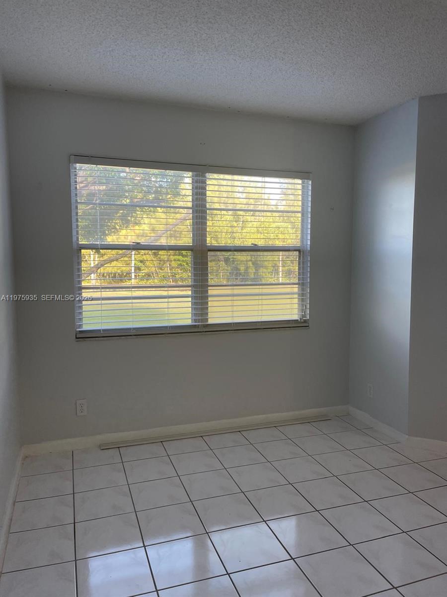Listing photo 4 for 1110 SW 125th Ave Unit#202M, Pembroke Pines, FL, 33027