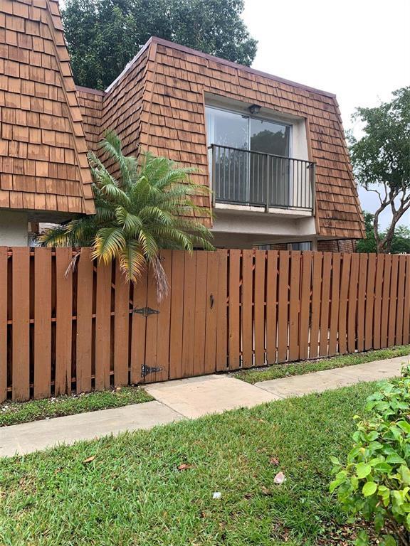 Listing photo 2 for 2161 Orange Grove Drive Unit#D-9, Davie, FL, 33324