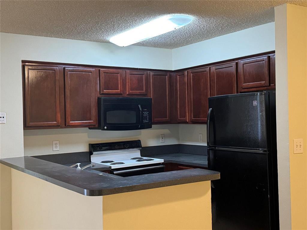 Listing photo 3 for 7640 Westwood Drive Unit#402, Tamarac, FL, 33321