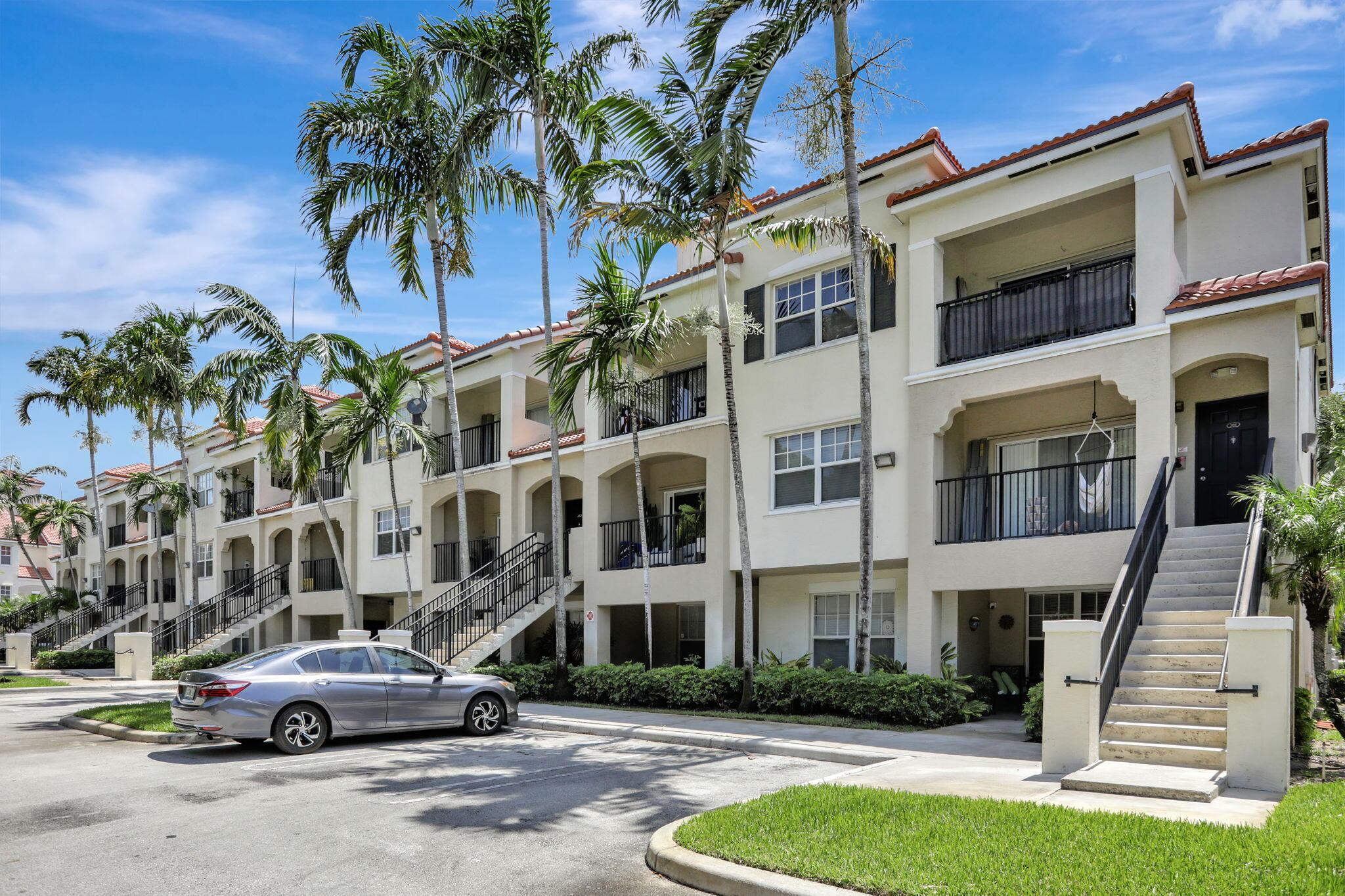 Listing photo 3 for 5860 W Sample Road Unit#202, Coral Springs, FL, 33067