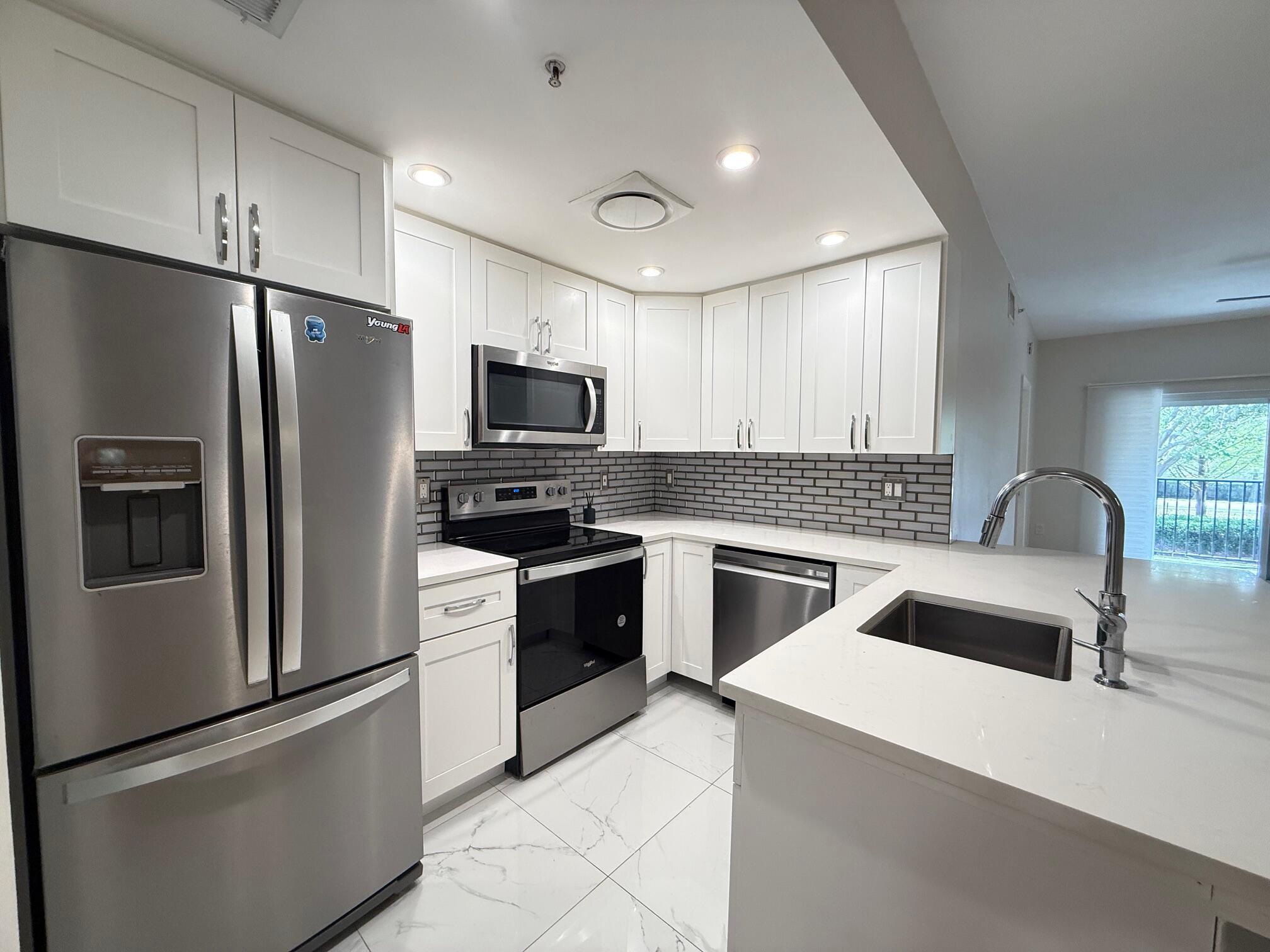 Listing photo 5 for 5860 W Sample Road Unit#202, Coral Springs, FL, 33067