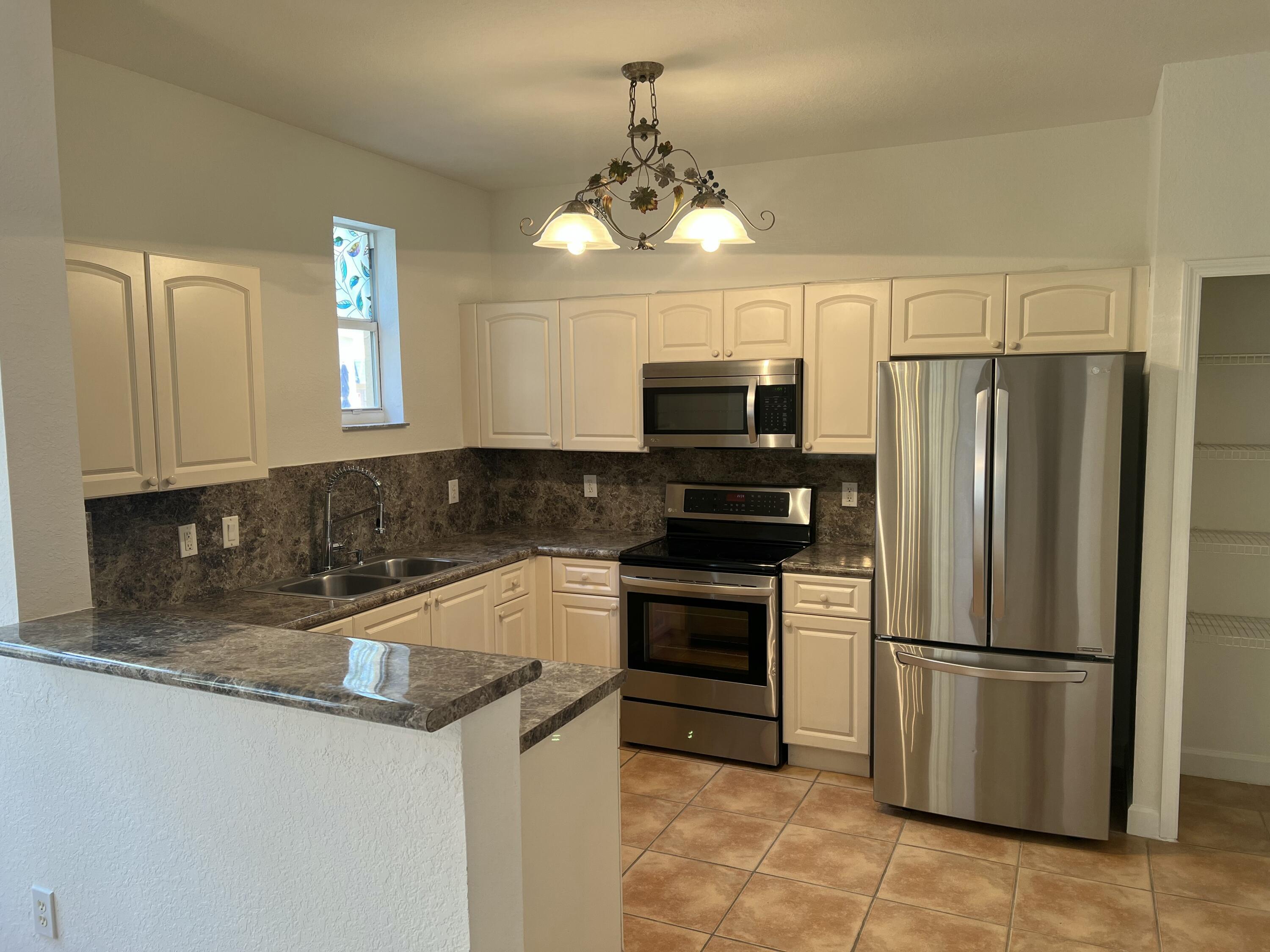Listing photo 4 for 150 Jacaranda Country Club Drive Unit#102, Plantation, FL, 33324