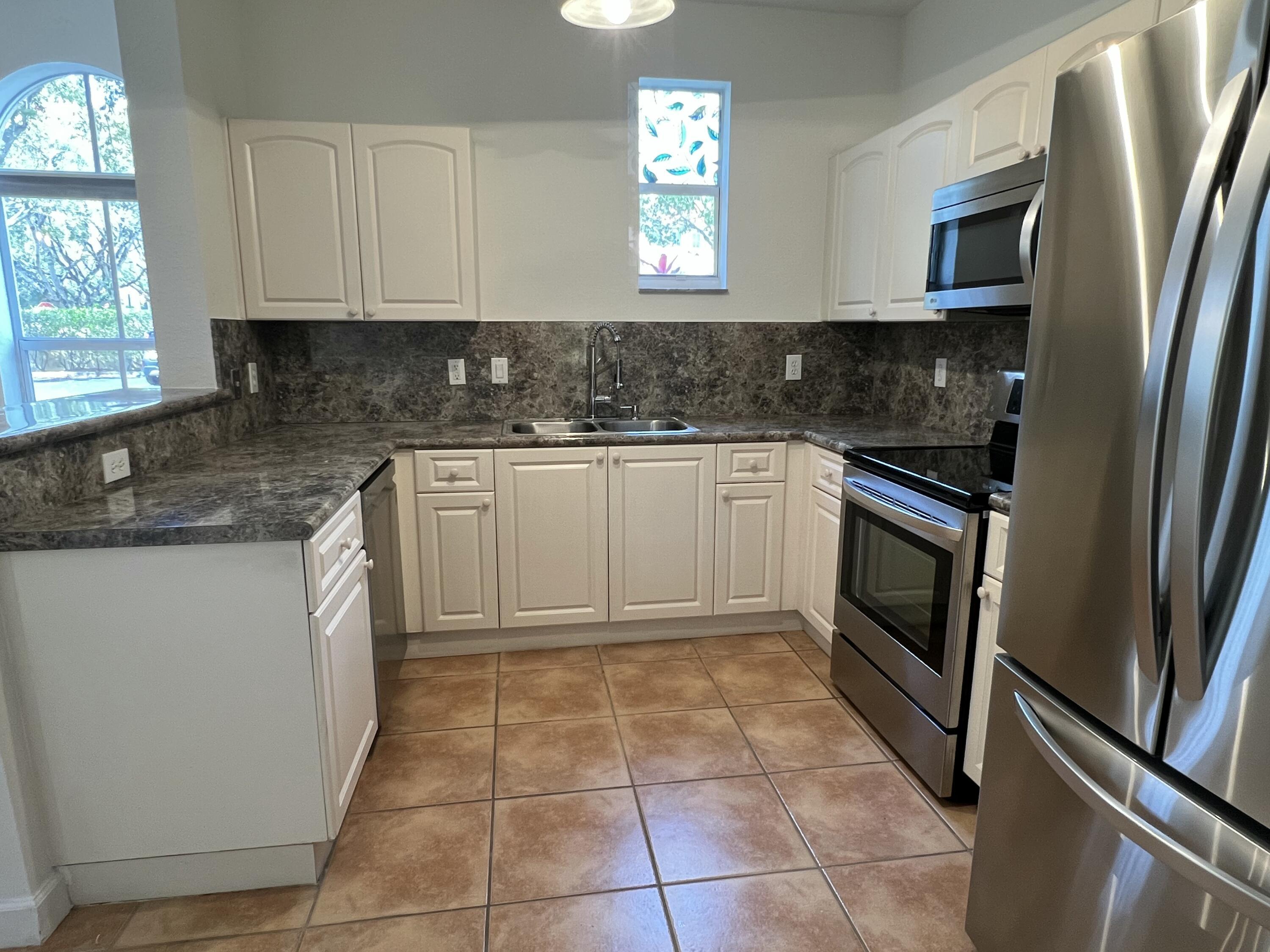Listing photo 5 for 150 Jacaranda Country Club Drive Unit#102, Plantation, FL, 33324