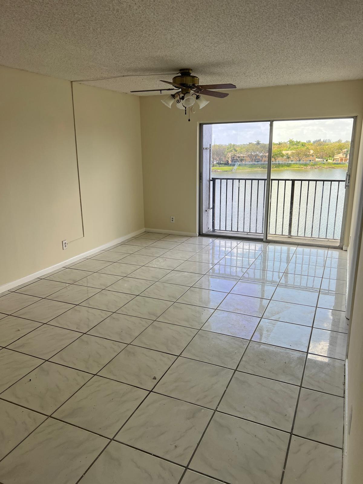 Listing photo 2 for 8600 N Sherman Circle Unit#502, Miramar, FL, 33025