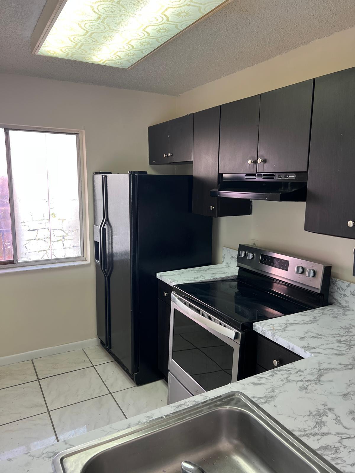 Listing photo 5 for 8600 N Sherman Circle Unit#502, Miramar, FL, 33025