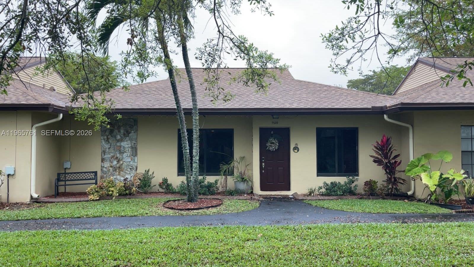 Listing photo 3 for 7509 SW 26th Ct Unit#5, Davie, FL, 33314