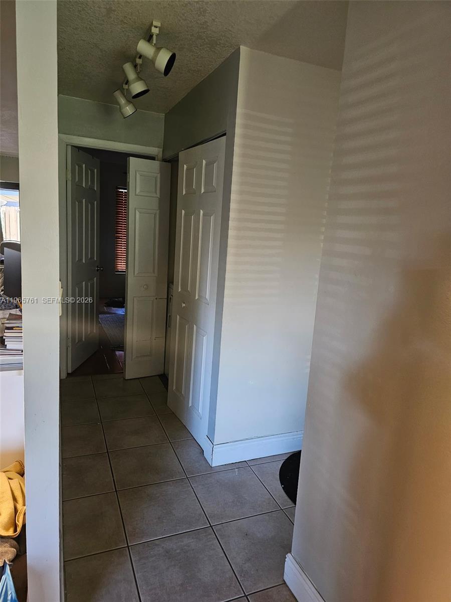 Listing photo 6 for 7509 SW 26th Ct Unit#5, Davie, FL, 33314