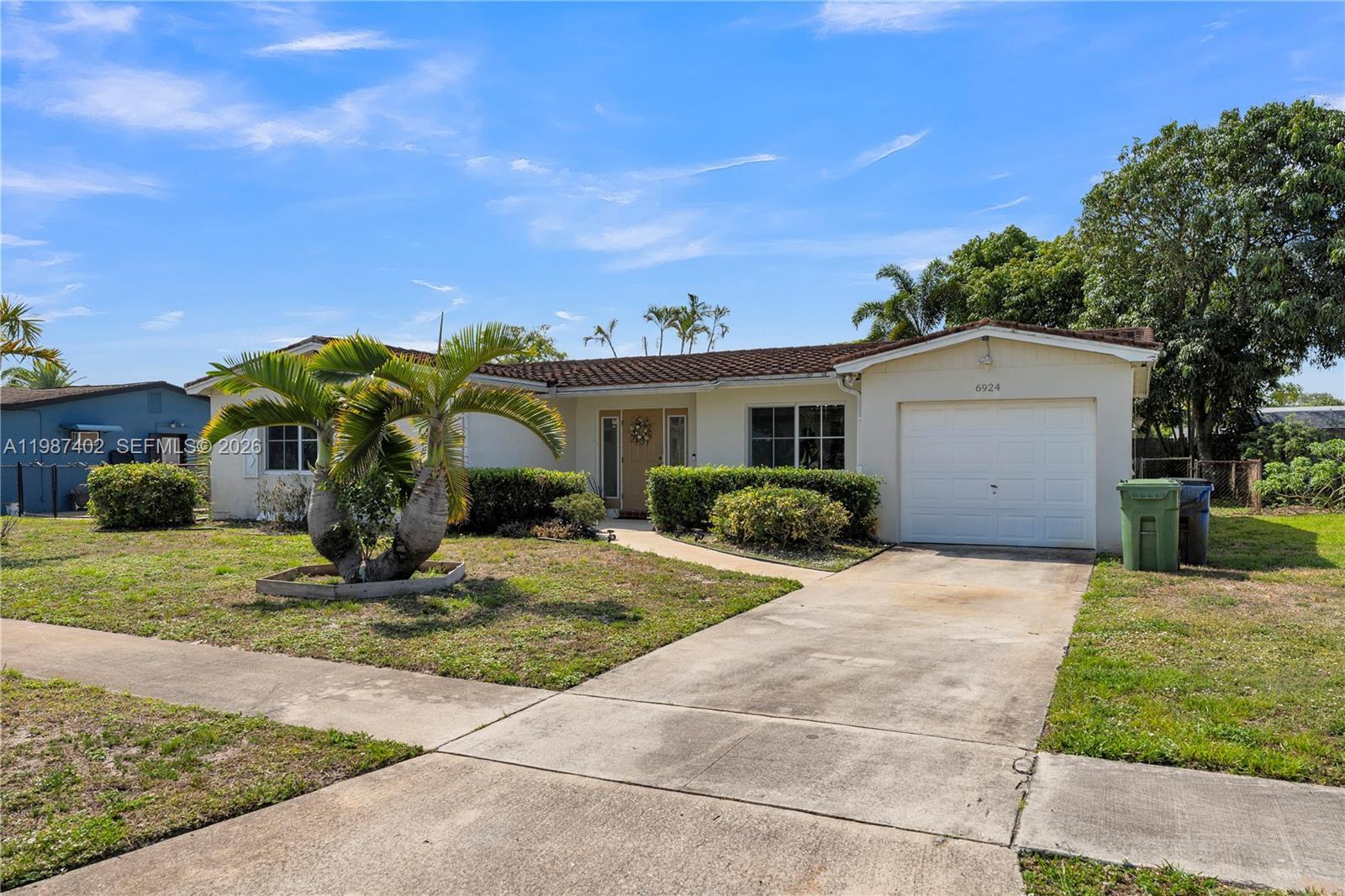 Listing photo 3 for 6924 NW 8th Ct, Margate, FL, 33063