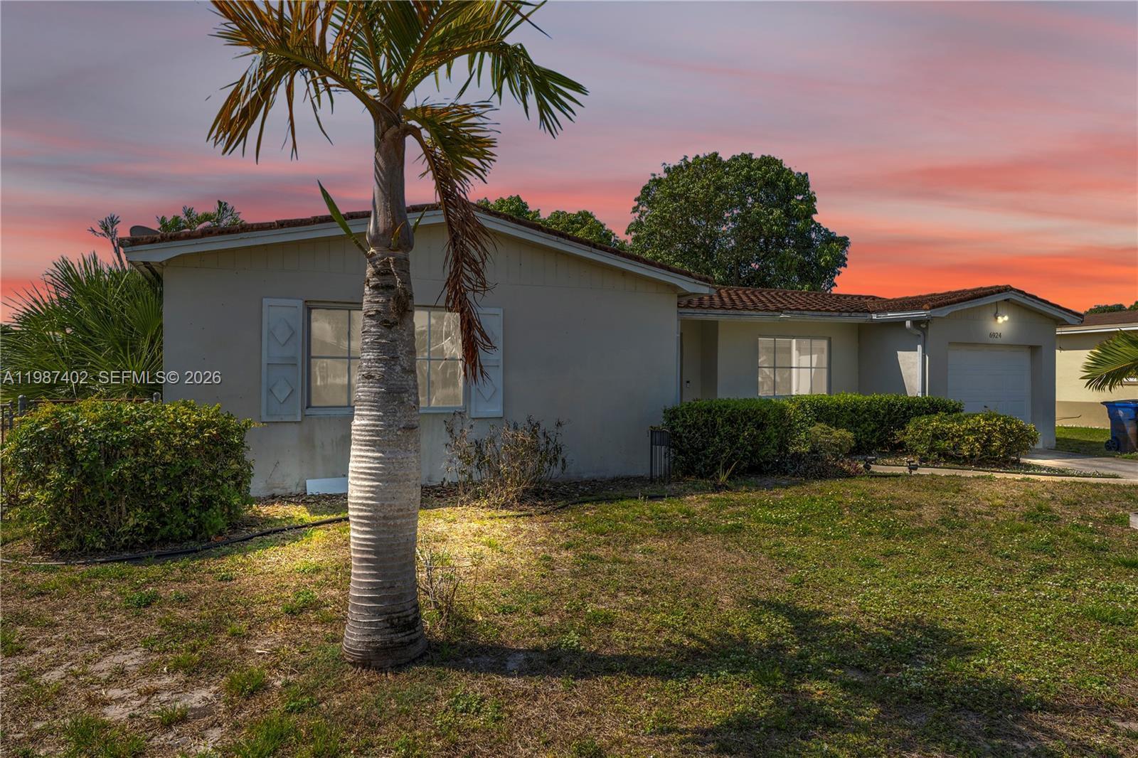 Listing photo 4 for 6924 NW 8th Ct, Margate, FL, 33063