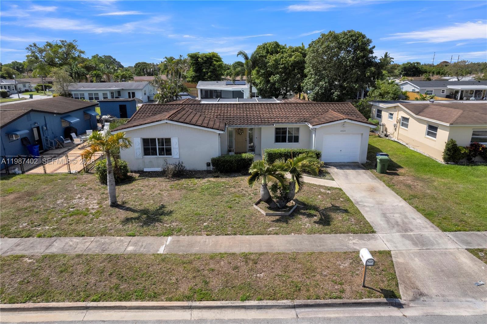 Listing photo 5 for 6924 NW 8th Ct, Margate, FL, 33063