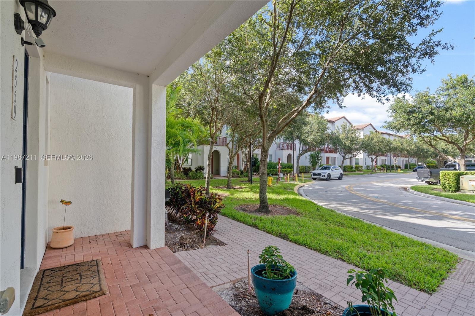 Listing photo 4 for 2559 SW 119th Ter, Miramar, FL, 33025