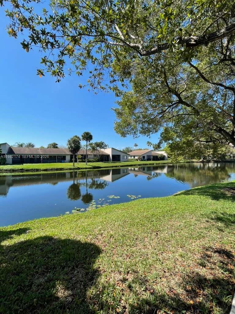 Listing photo 3 for 436 Lakeview Dr Unit#206, Weston, FL, 33326