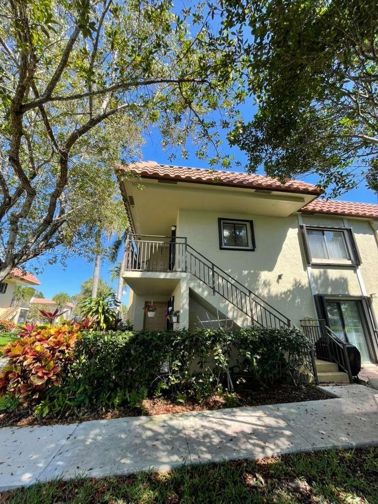 Listing photo 4 for 436 Lakeview Dr Unit#206, Weston, FL, 33326