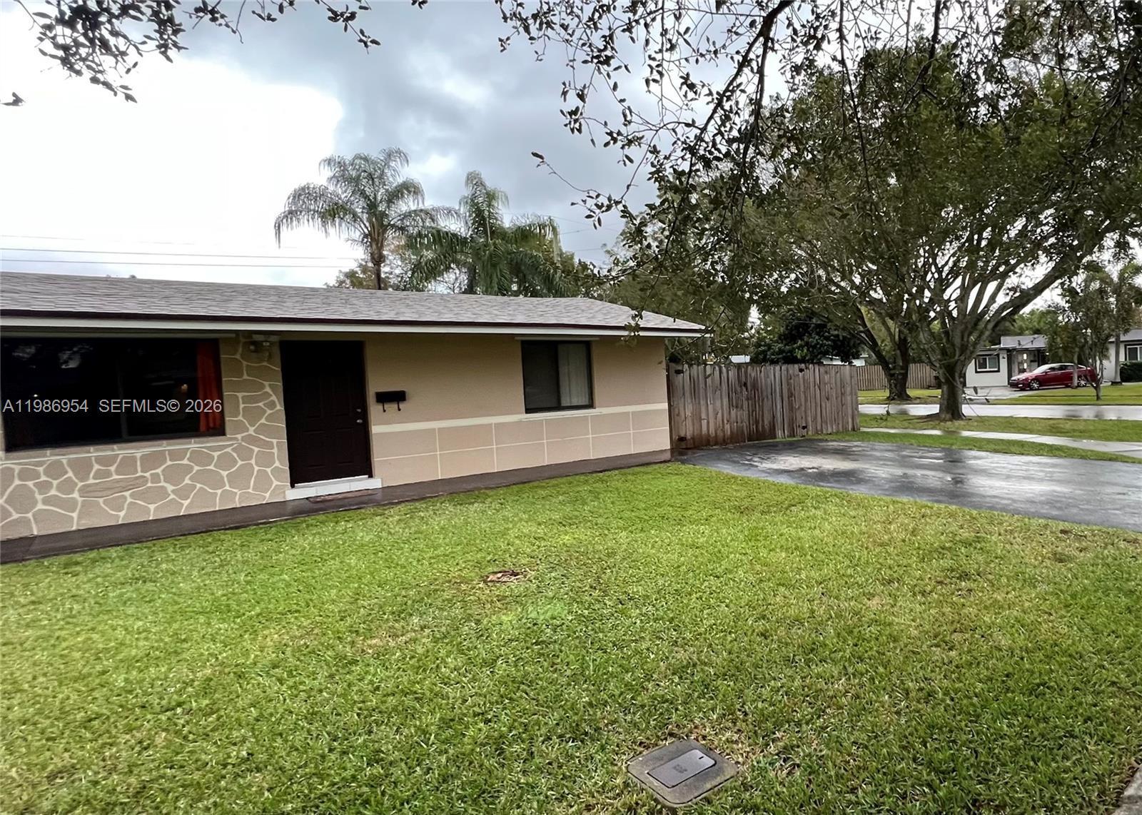 Listing photo 3 for 5048 SW 92nd Ter Unit#5048, Cooper City, FL, 33328