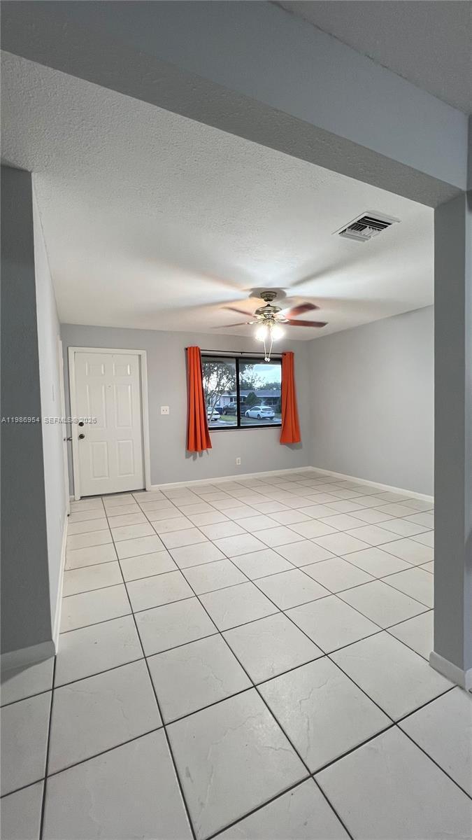 Listing photo 4 for 5048 SW 92nd Ter Unit#5048, Cooper City, FL, 33328