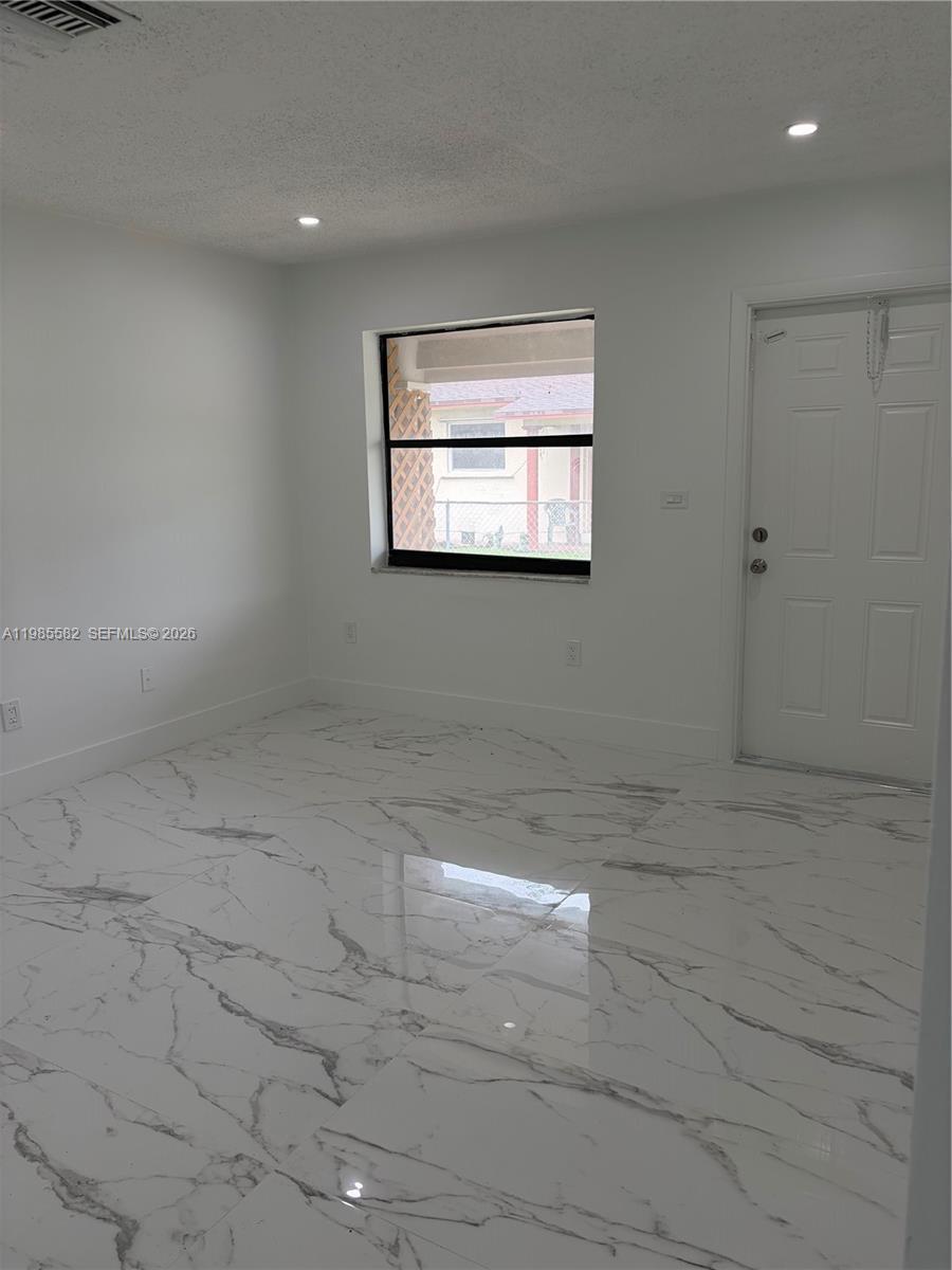 Listing photo 2 for 6172 SW 44th St Unit#1, Davie, FL, 33314