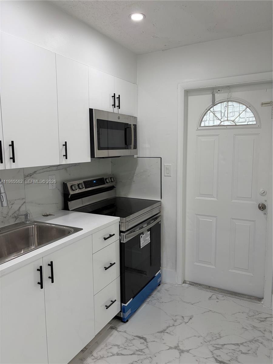 Listing photo 3 for 6172 SW 44th St Unit#1, Davie, FL, 33314
