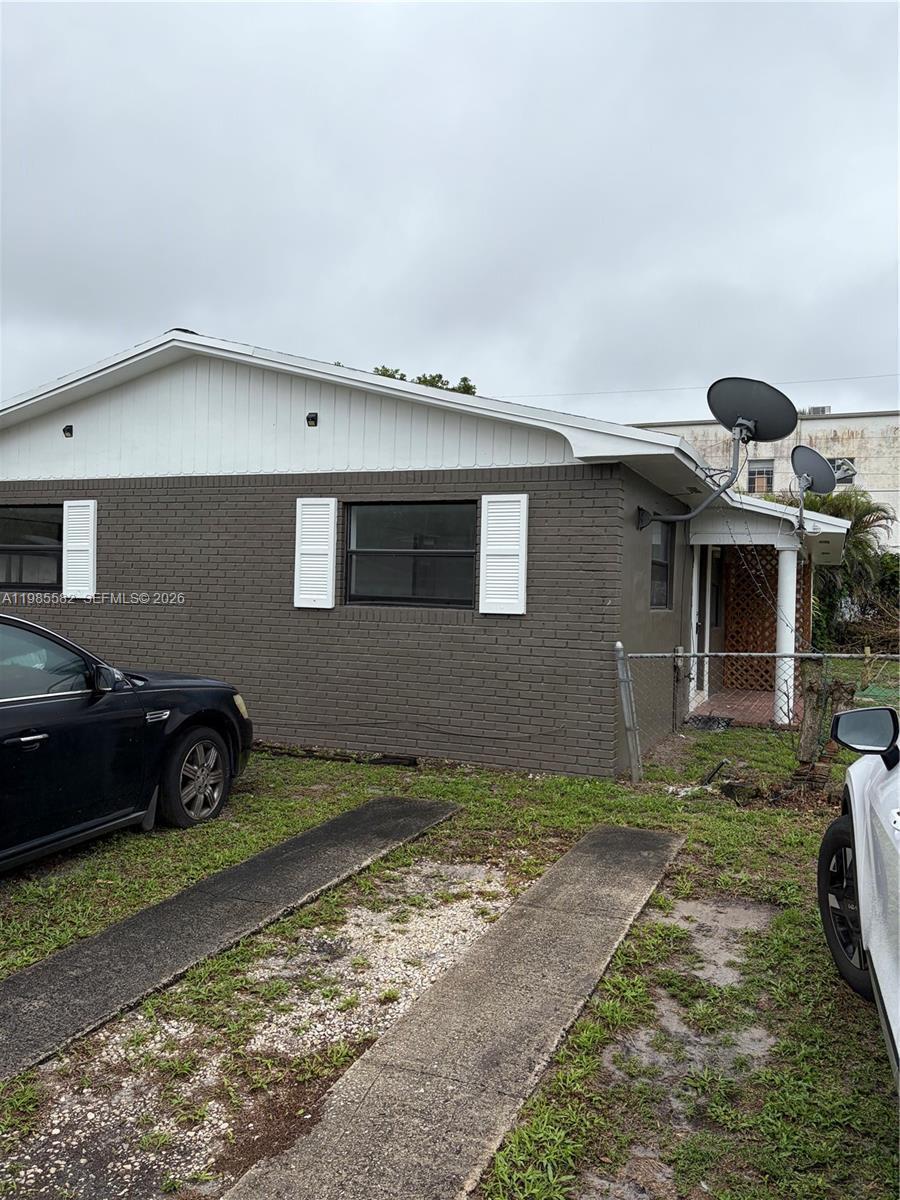 Listing photo 4 for 6172 SW 44th St Unit#1, Davie, FL, 33314