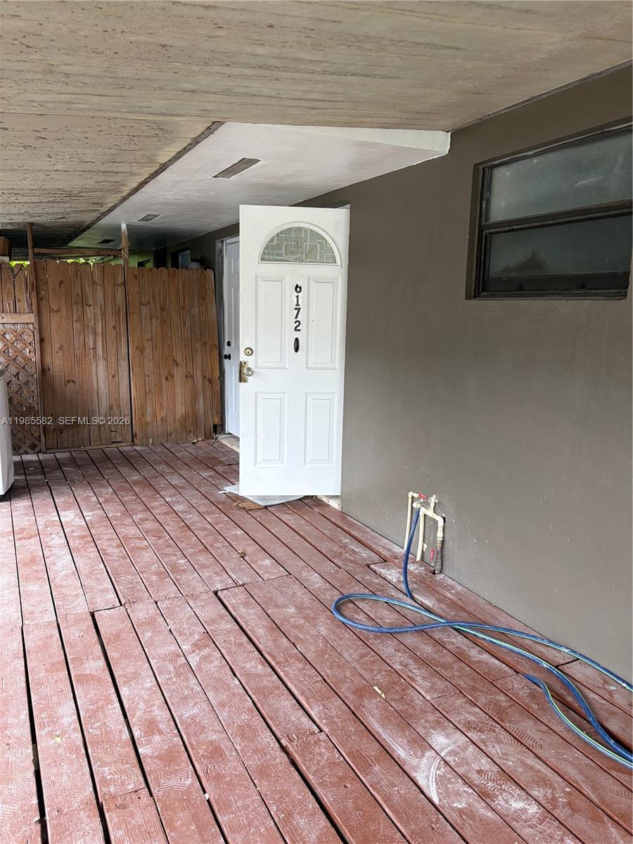 Listing photo 5 for 6172 SW 44th St Unit#1, Davie, FL, 33314