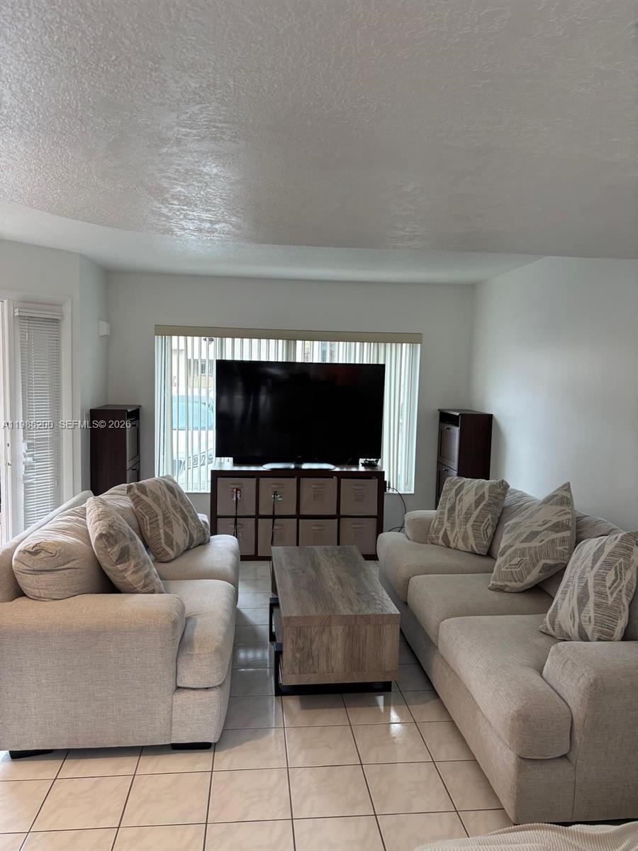 Listing photo 4 for 133 Riviera Cir, Weston, FL, 33326