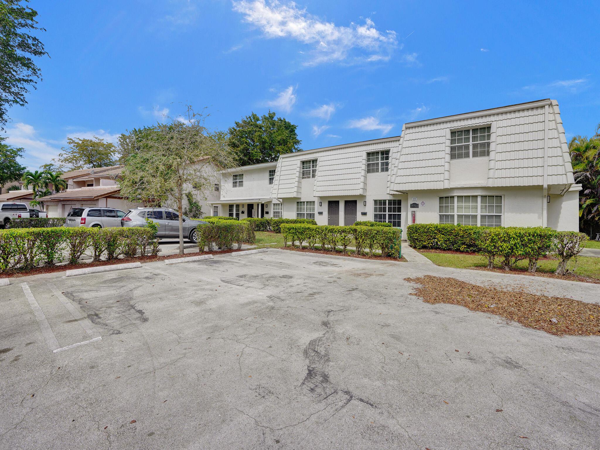 Listing photo 3 for 8503 NW 35th Court Unit#5, Coral Springs, FL, 33065
