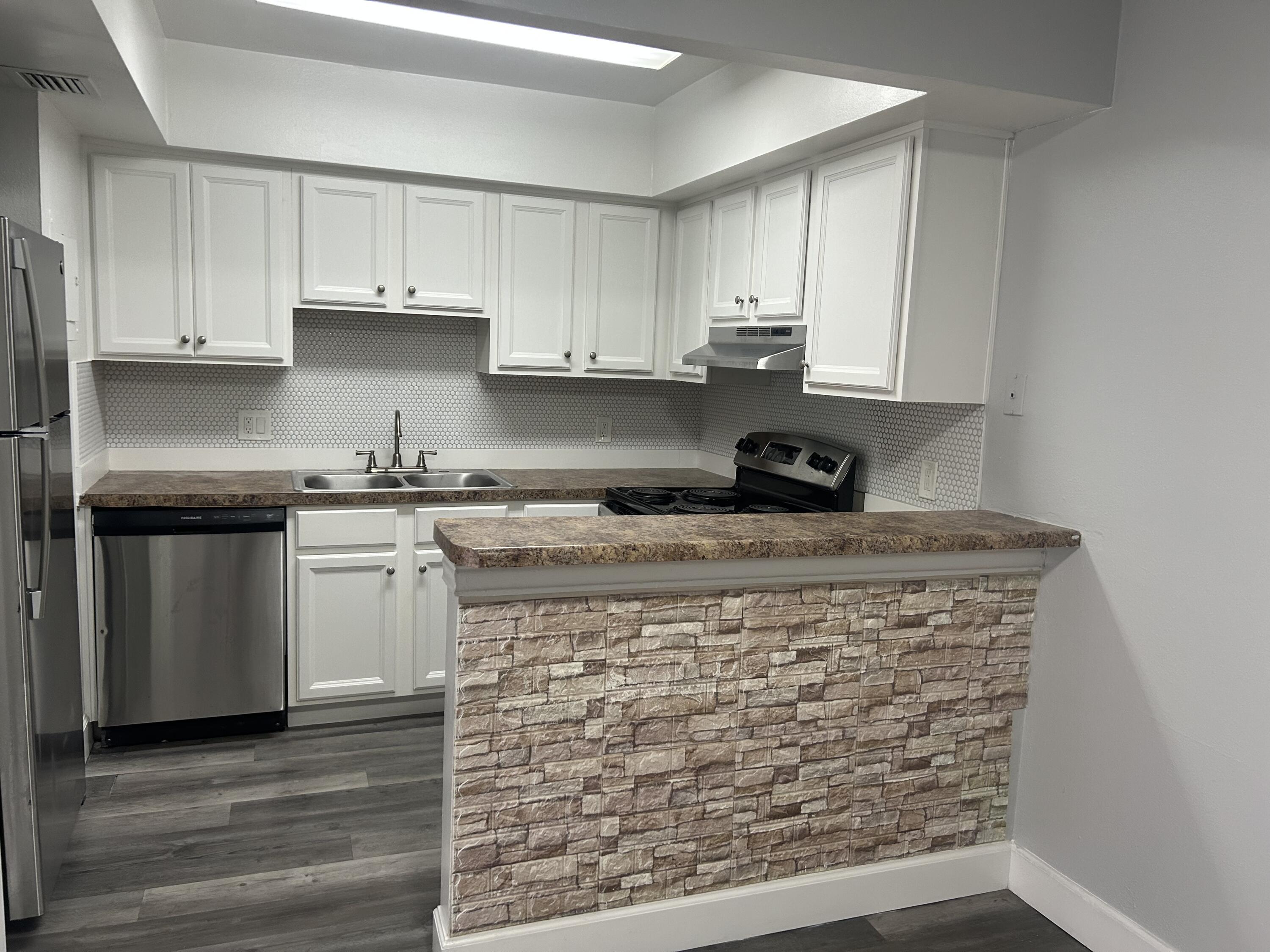 Listing photo 3 for 3232 NW 84th Avenue, Sunrise, FL, 33351