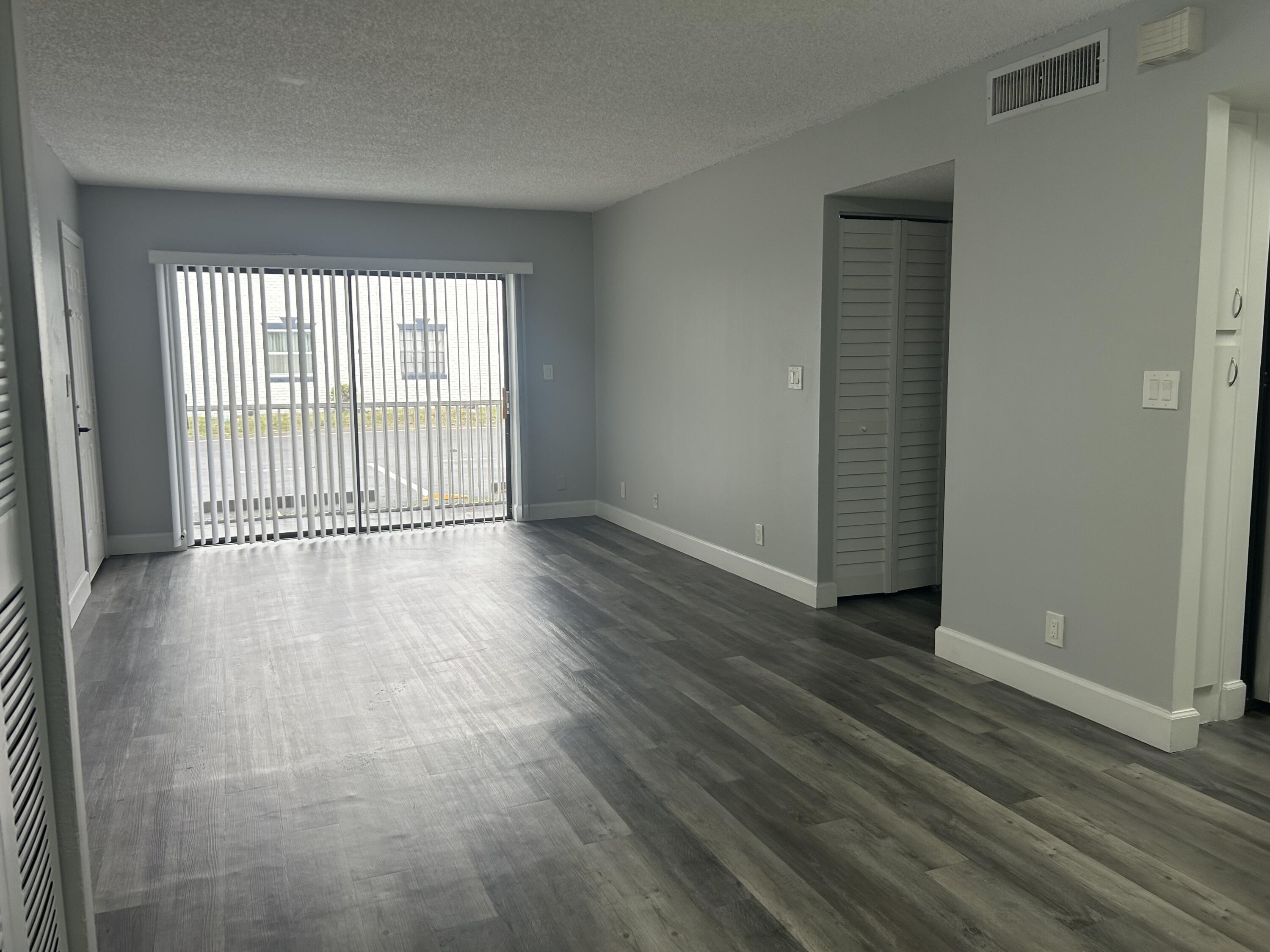 Listing photo 4 for 3232 NW 84th Avenue, Sunrise, FL, 33351