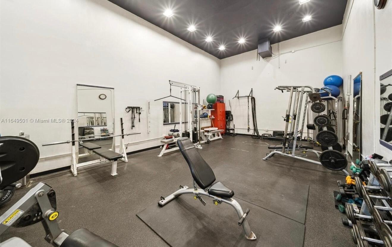Listing photo 2 for 610 Tennis Club Drive Unit#403, Fort Lauderdale, FL, 33311