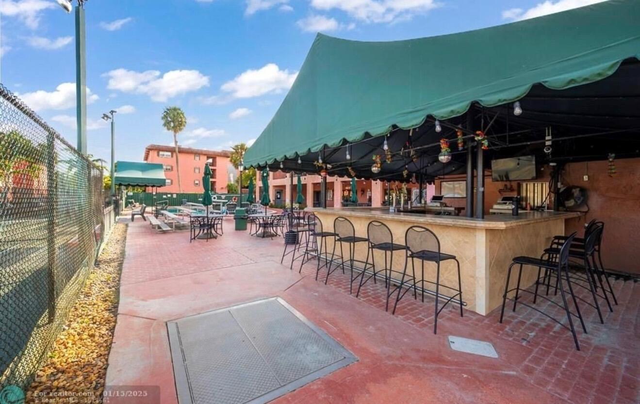 Listing photo 4 for 610 Tennis Club Drive Unit#403, Fort Lauderdale, FL, 33311