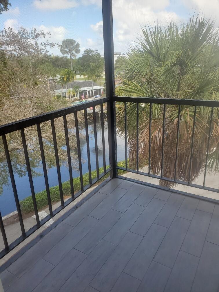 Listing photo 5 for 610 Tennis Club Drive Unit#403, Fort Lauderdale, FL, 33311