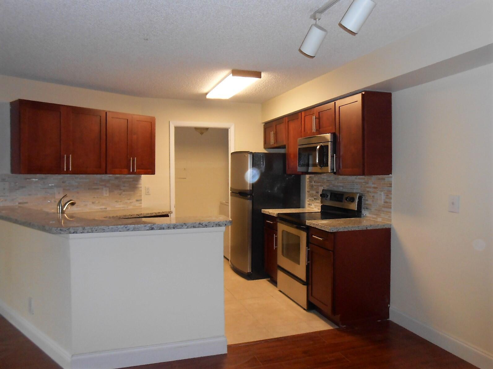 Listing photo 4 for 9999 Summerbreeze Drive Unit#1008, Sunrise, FL, 33322