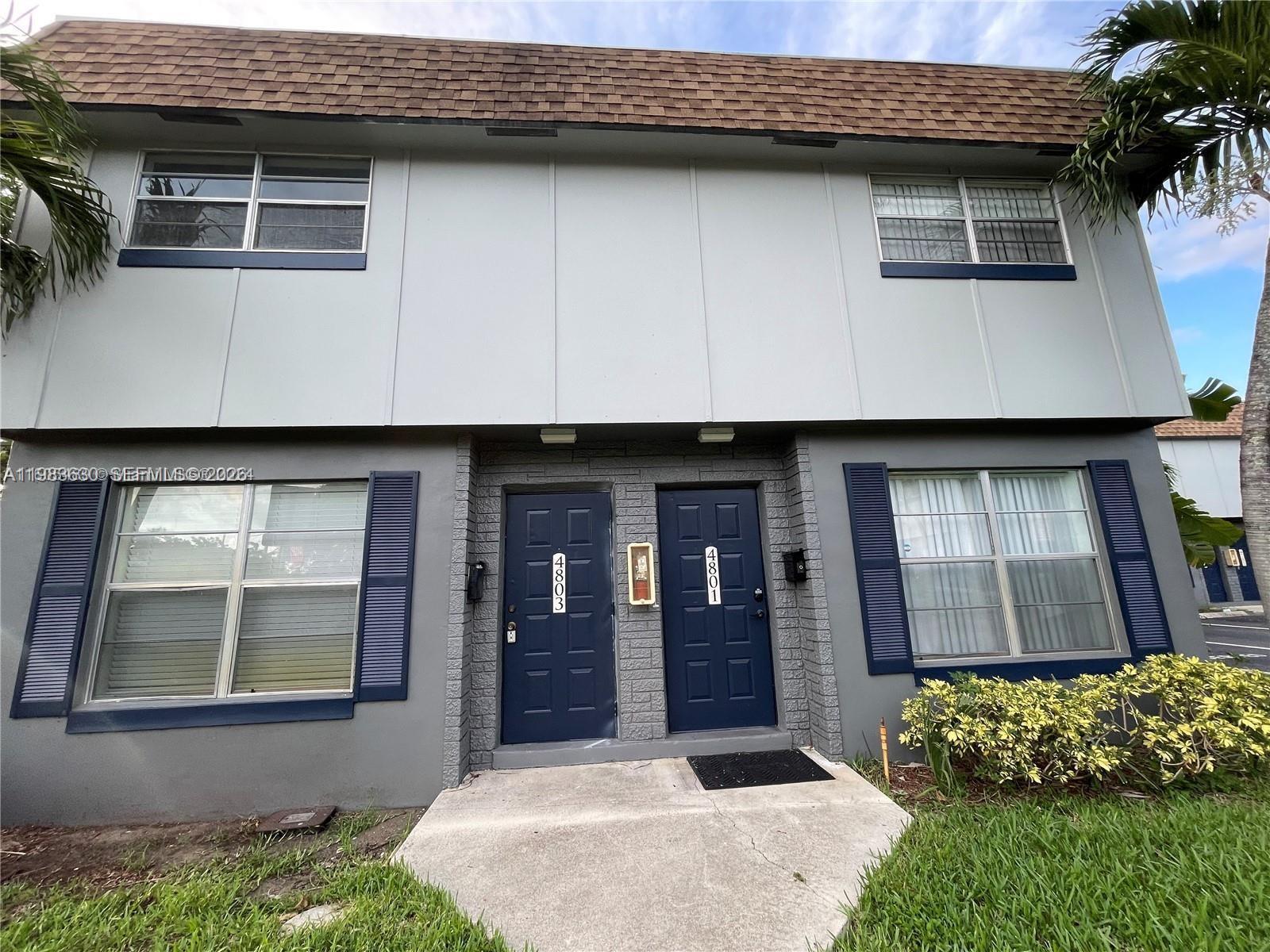 Listing photo 3 for 4803 NW 9th Dr Unit#4803, Plantation, FL, 33317