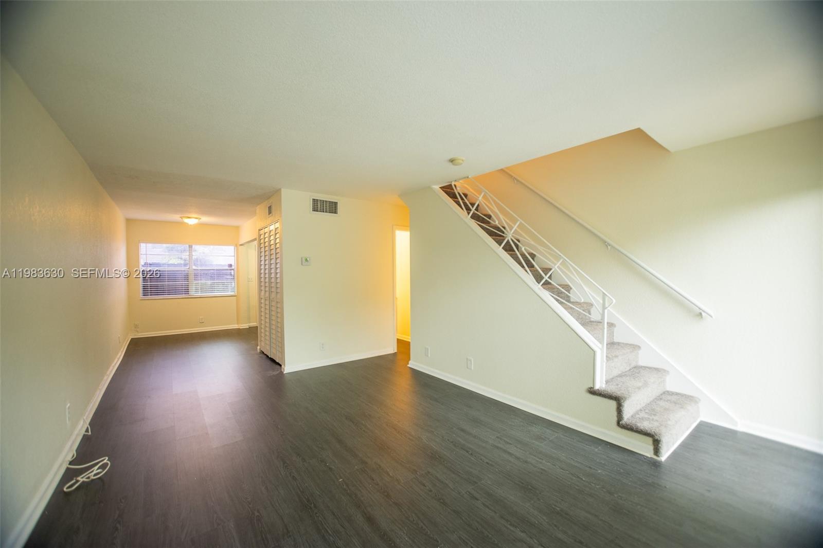 Listing photo 4 for 4803 NW 9th Dr Unit#4803, Plantation, FL, 33317