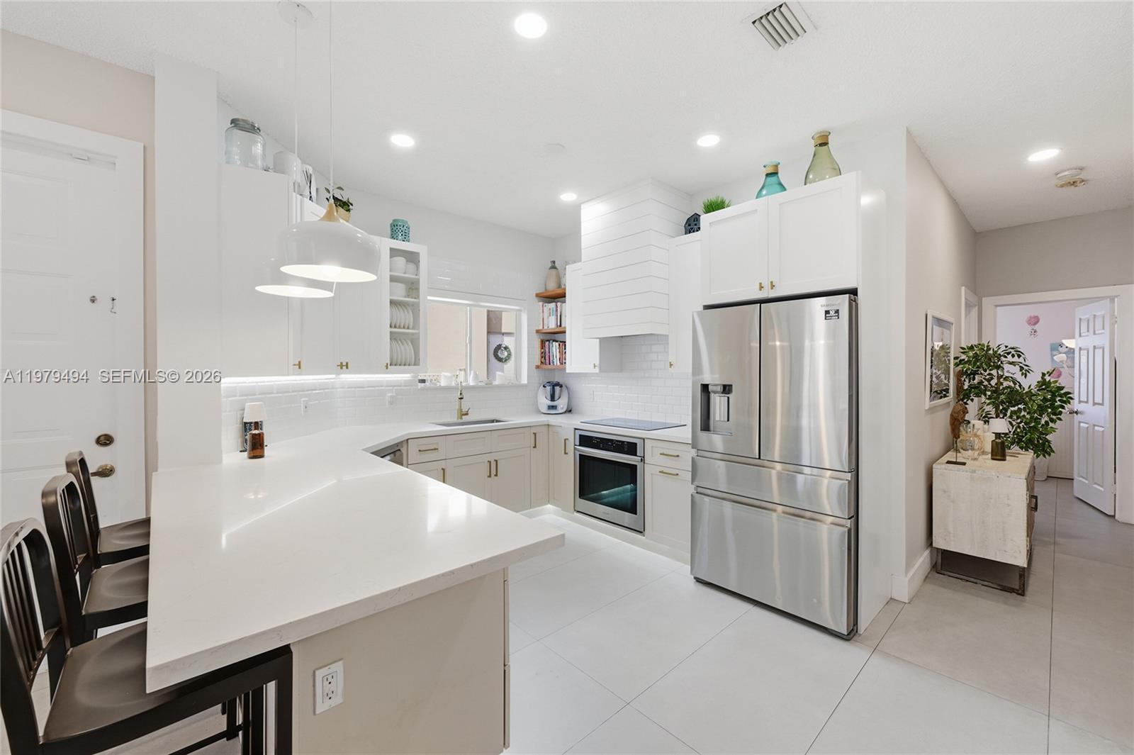 Listing photo 2 for 1166 SW 158th Way Unit#4-6, Pembroke Pines, FL, 33027