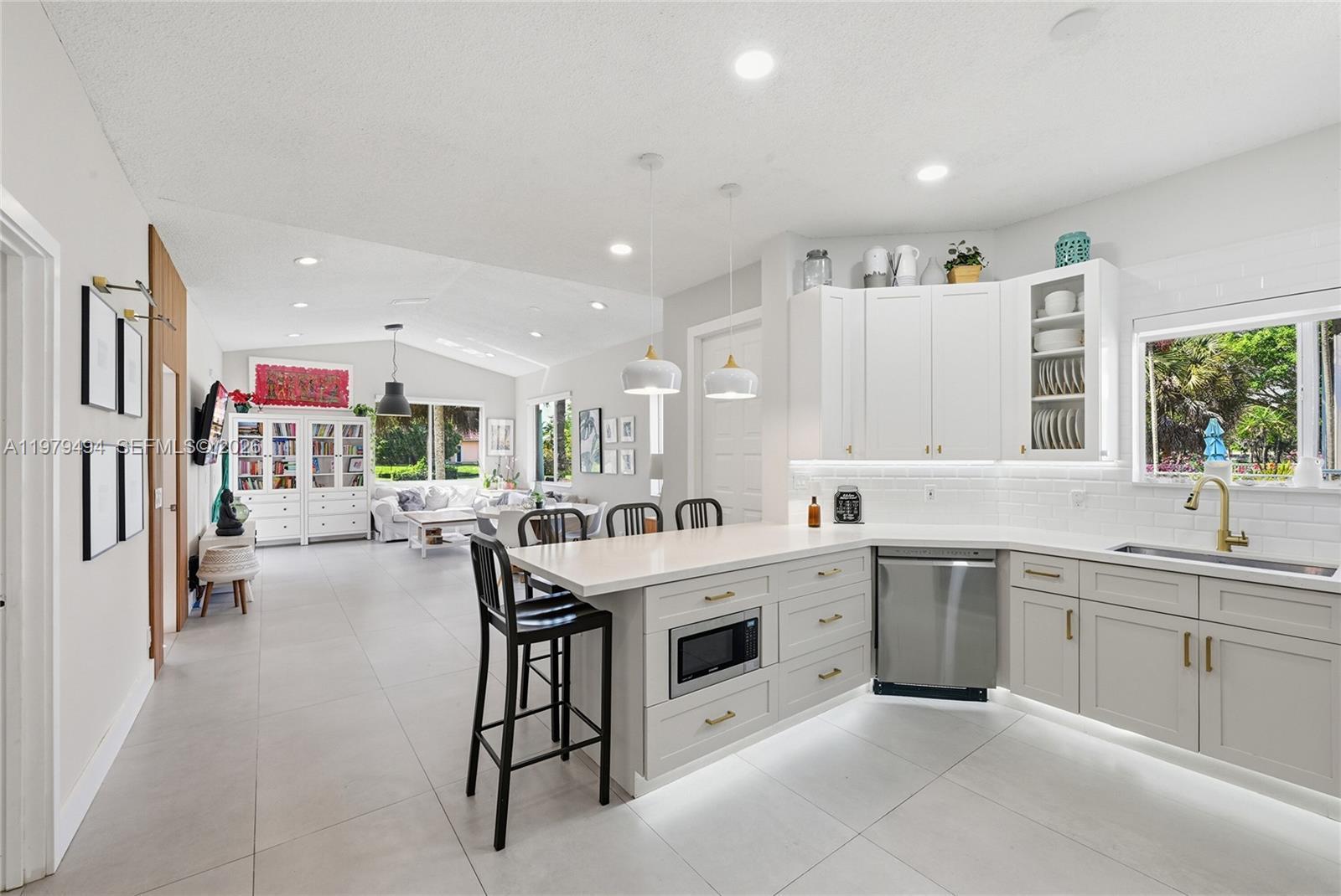 Listing photo 3 for 1166 SW 158th Way Unit#4-6, Pembroke Pines, FL, 33027