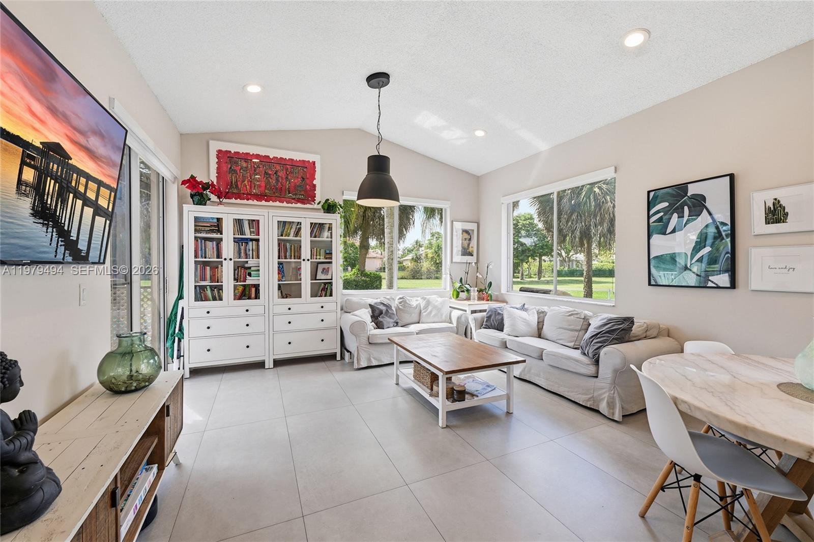 Listing photo 5 for 1166 SW 158th Way Unit#4-6, Pembroke Pines, FL, 33027