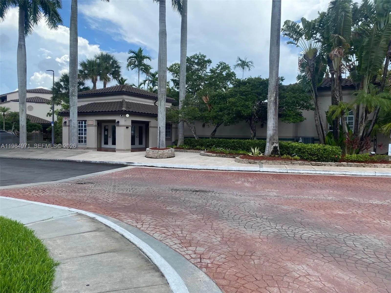 Listing photo 2 for 9849 Nob Hill Ln Unit#9849, Sunrise, FL, 33351