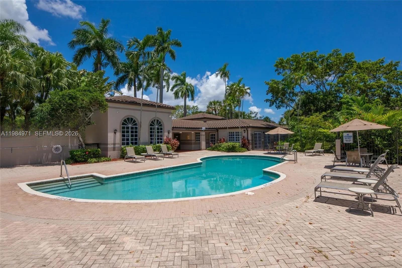Listing photo 3 for 9849 Nob Hill Ln Unit#9849, Sunrise, FL, 33351