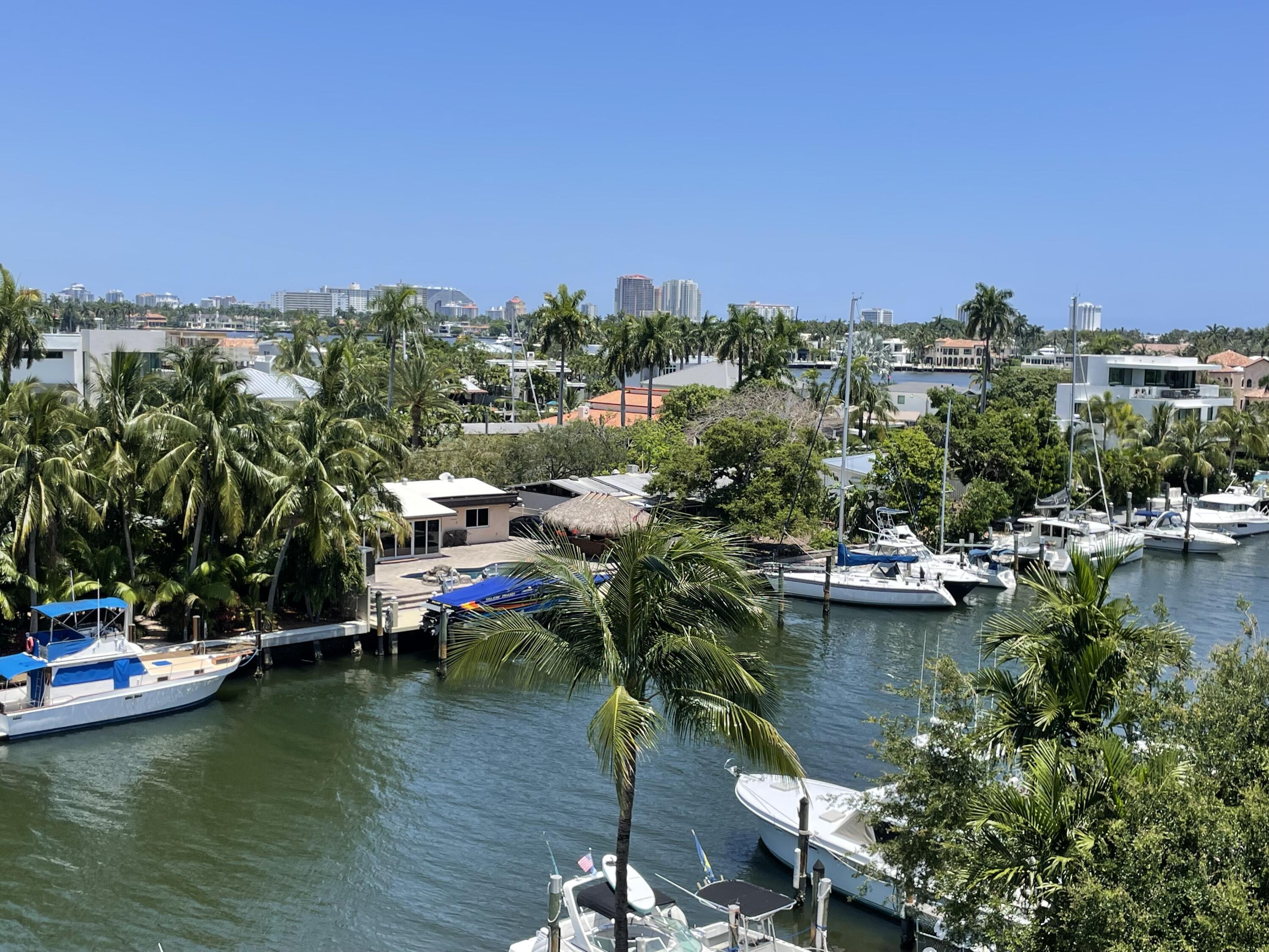 Listing photo 2 for 1731 SE 15th Street Unit#206, Fort Lauderdale, FL, 33316