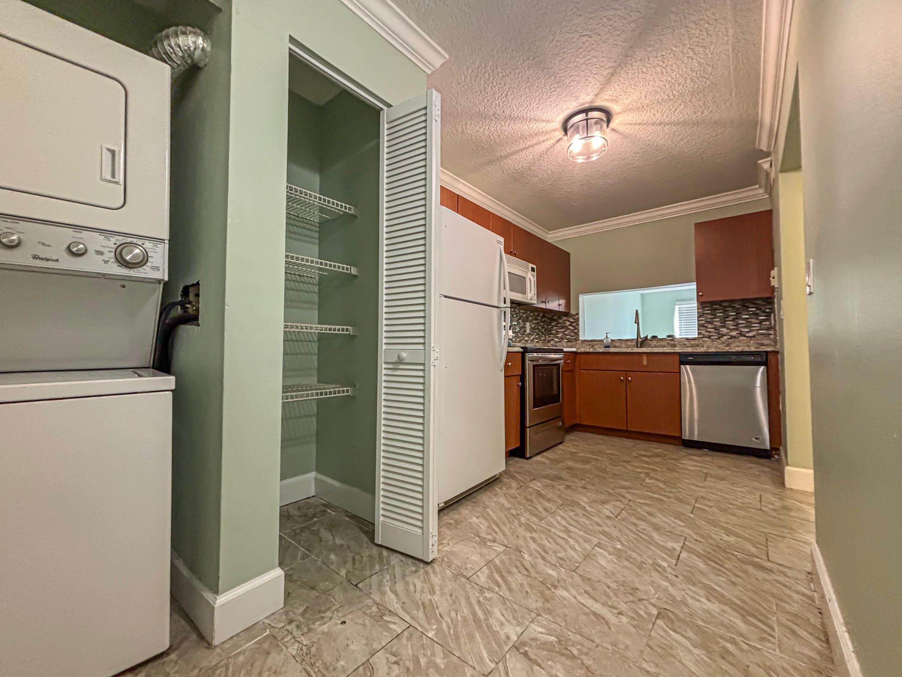 Listing photo 4 for 11500 NW 42nd Street Unit#11504, Coral Springs, FL, 33065