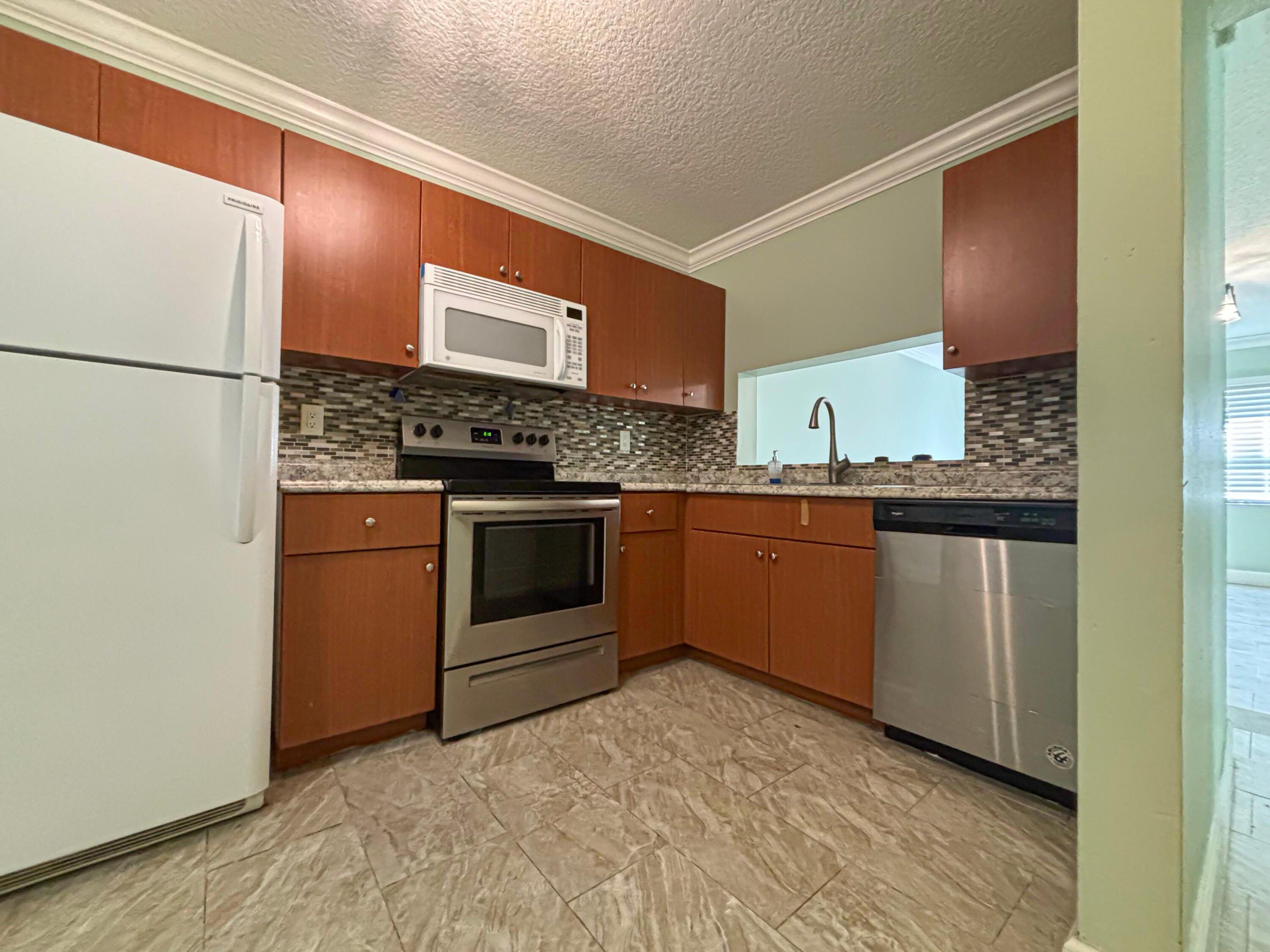 Listing photo 6 for 11500 NW 42nd Street Unit#11504, Coral Springs, FL, 33065
