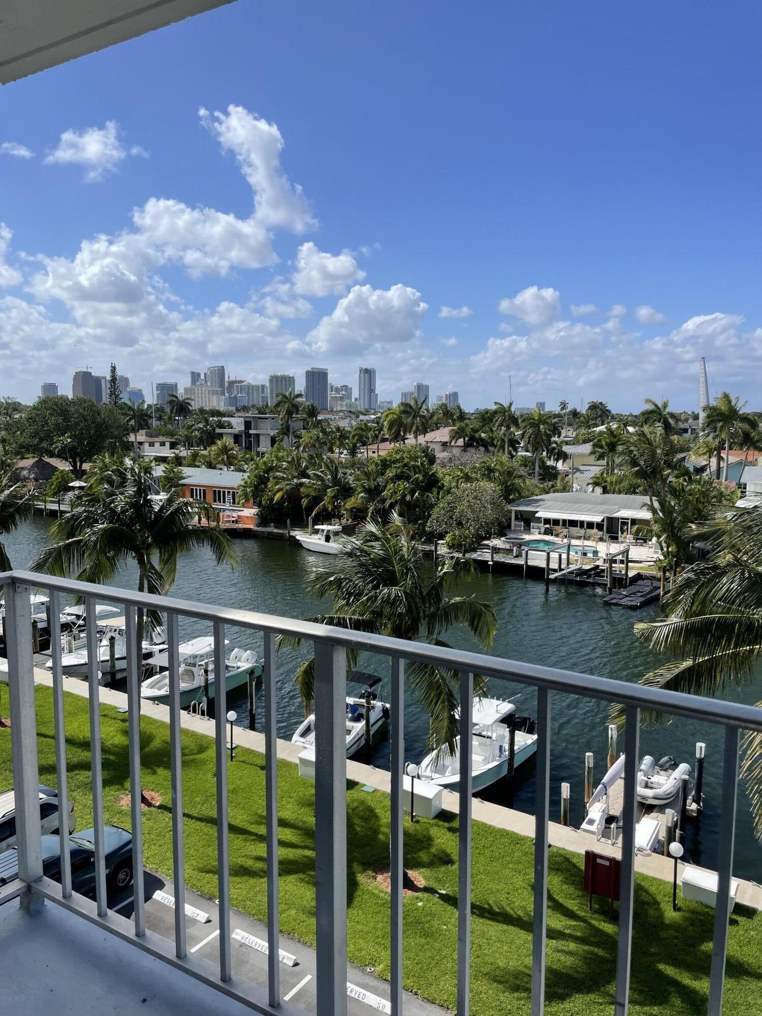 Listing photo 2 for 1731 SE 15th Street Unit#505, Fort Lauderdale, FL, 33316