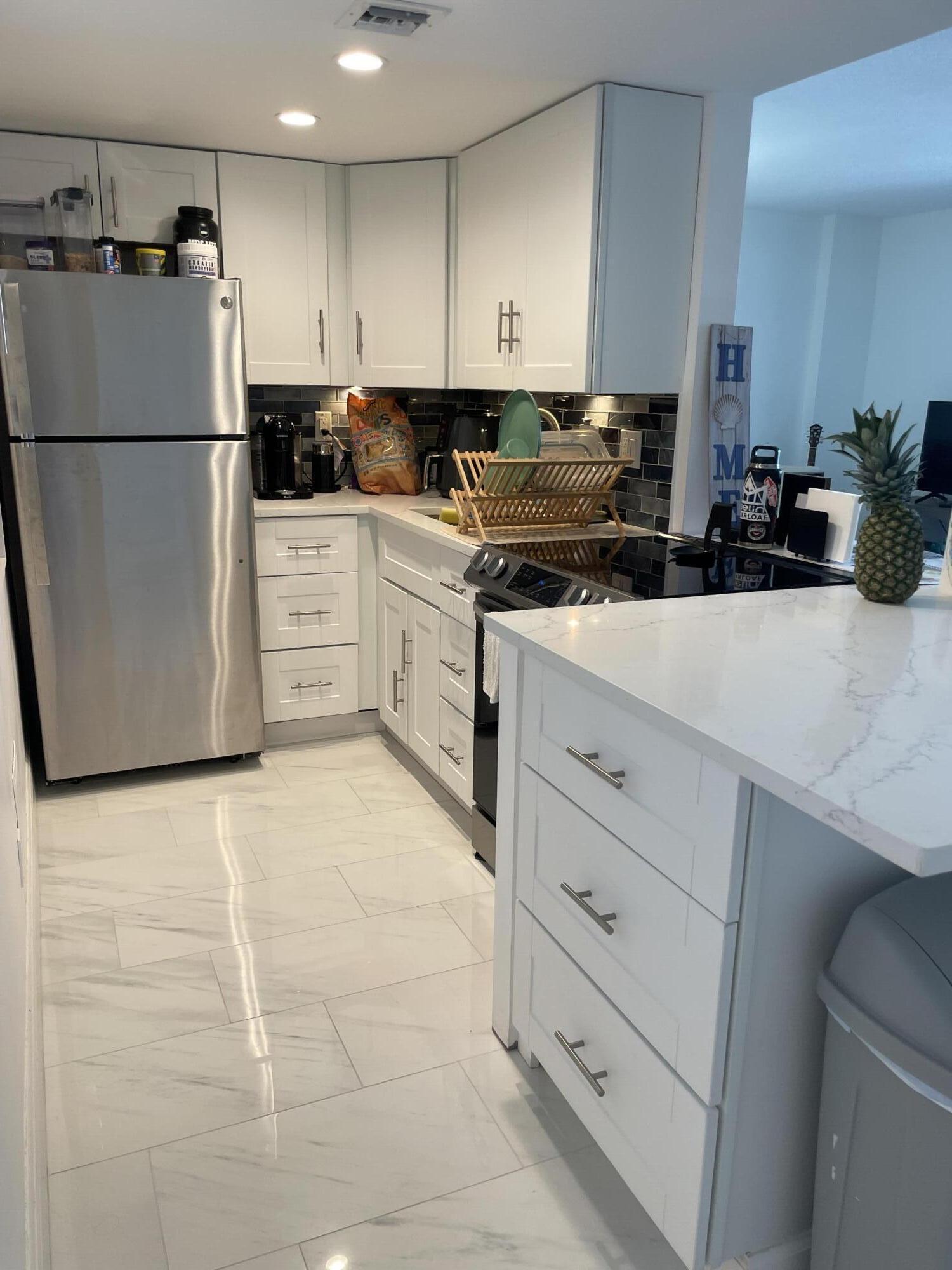 Listing photo 3 for 1731 SE 15th Street Unit#505, Fort Lauderdale, FL, 33316