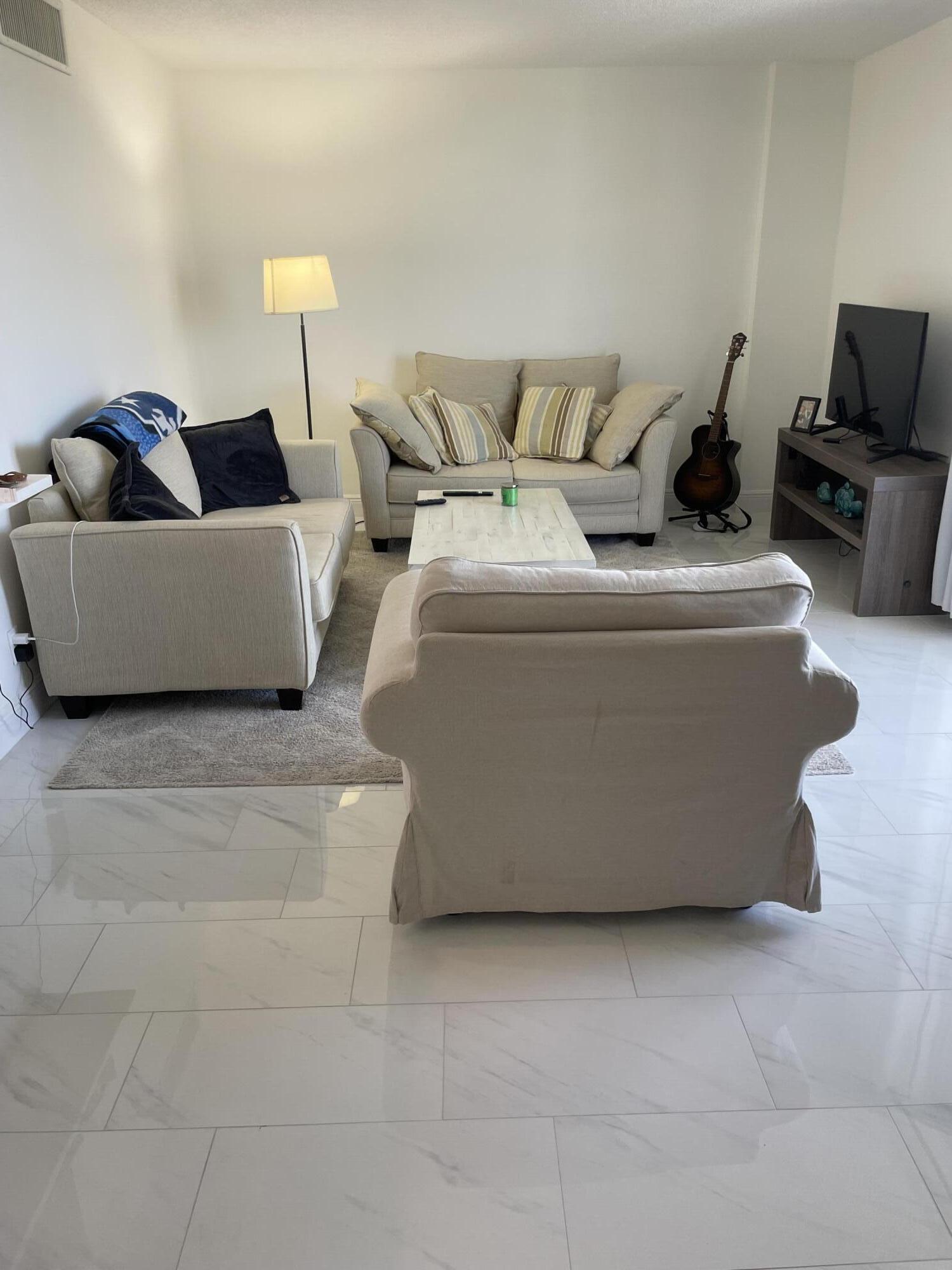 Listing photo 6 for 1731 SE 15th Street Unit#505, Fort Lauderdale, FL, 33316