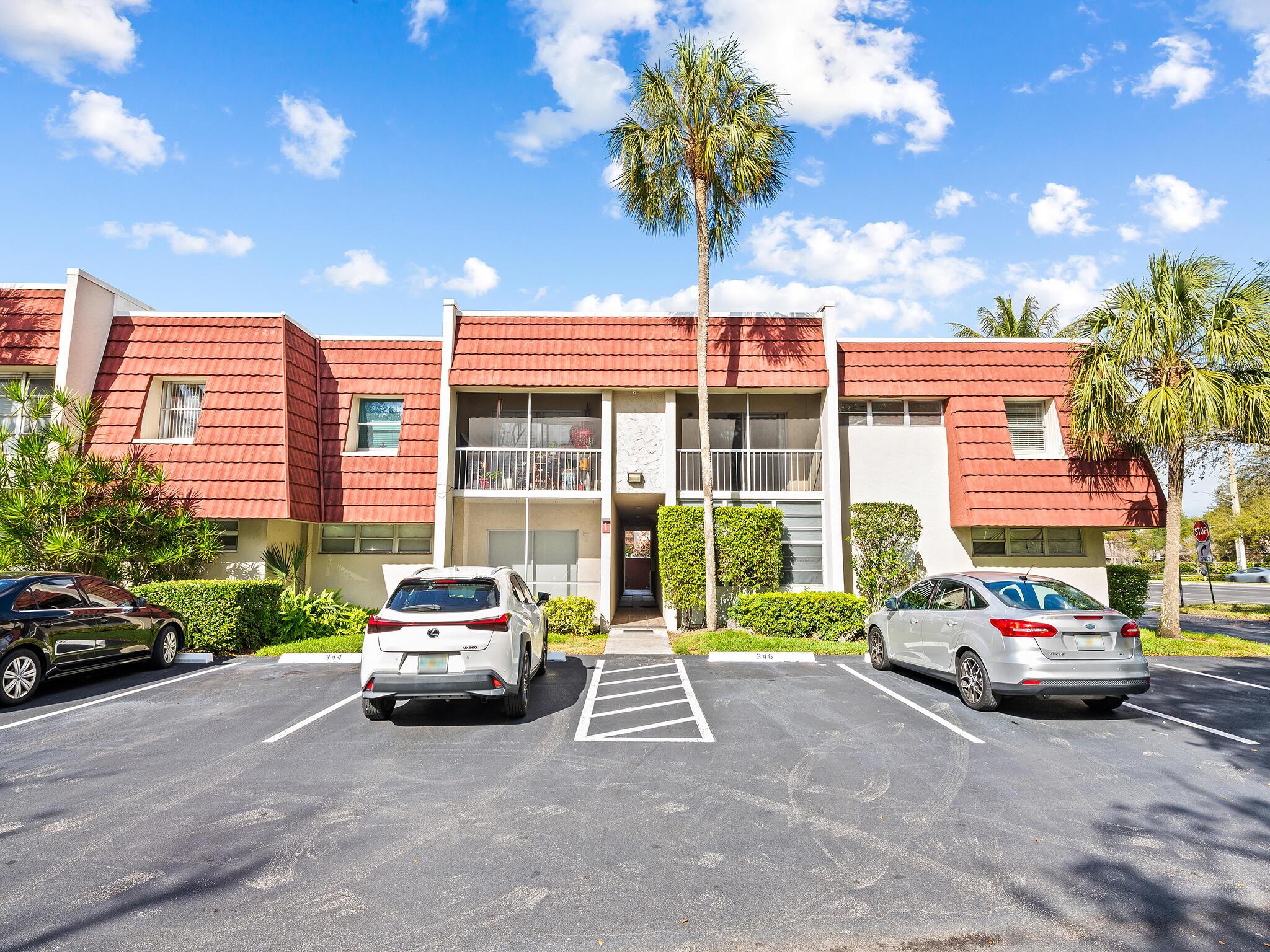 Listing photo 3 for 1  Jacaranda Country Club Drive Unit#202, Plantation, FL, 33324